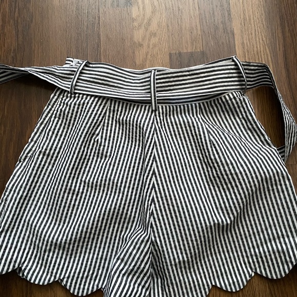 Shorts - Picture 2 of 3